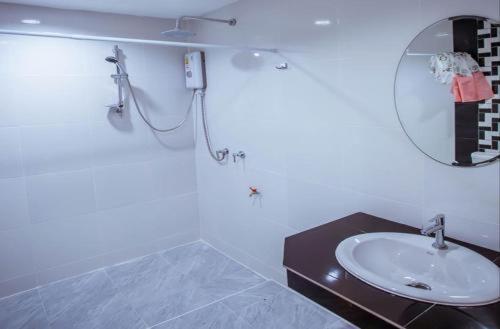 Vatchara Northgate Hotel Nakhon Sawan Esterno foto