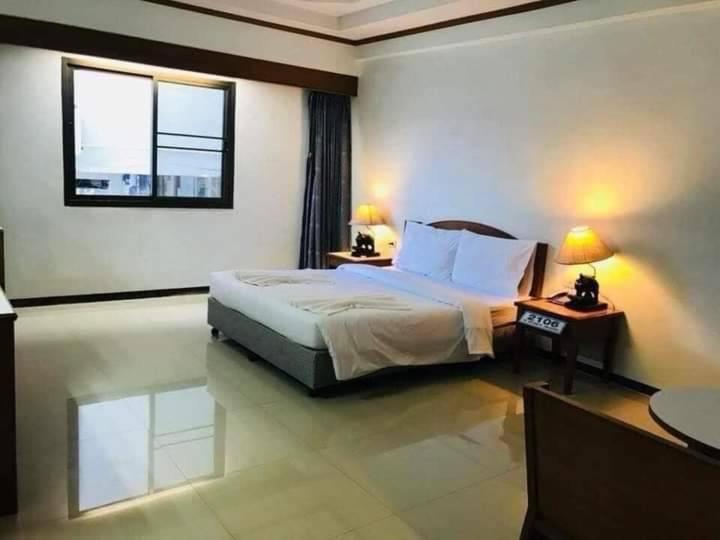 Vatchara Northgate Hotel Nakhon Sawan Esterno foto