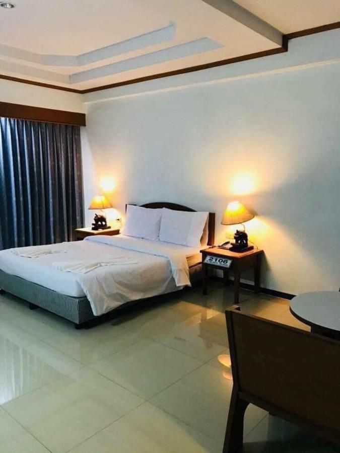 Vatchara Northgate Hotel Nakhon Sawan Esterno foto