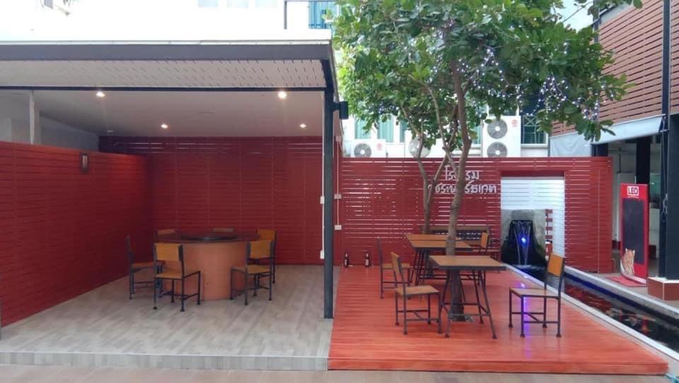 Vatchara Northgate Hotel Nakhon Sawan Esterno foto