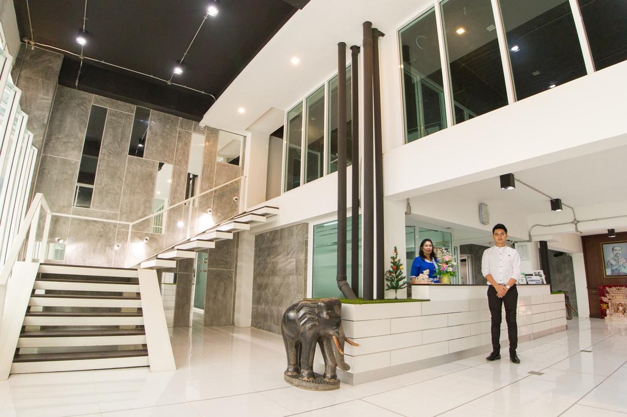 Vatchara Northgate Hotel Nakhon Sawan Esterno foto
